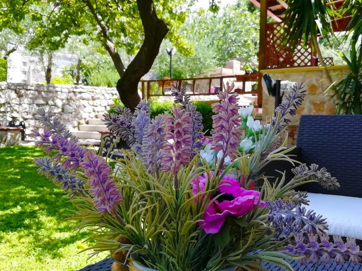 B&B Maison Villa Vittorio Avella Bagian luar foto