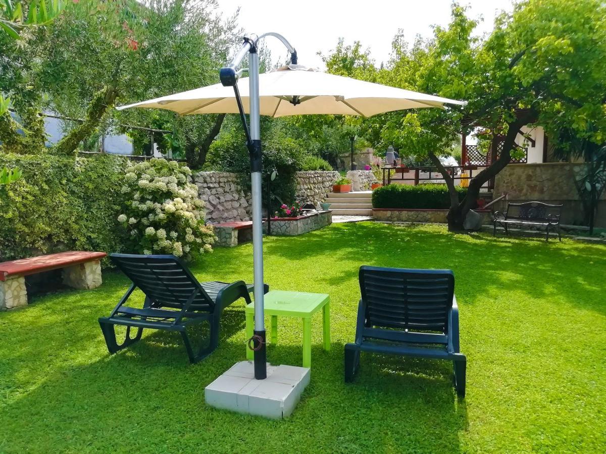B&B Maison Villa Vittorio Avella Bagian luar foto